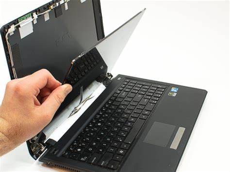 laptop screen replacement services in UK